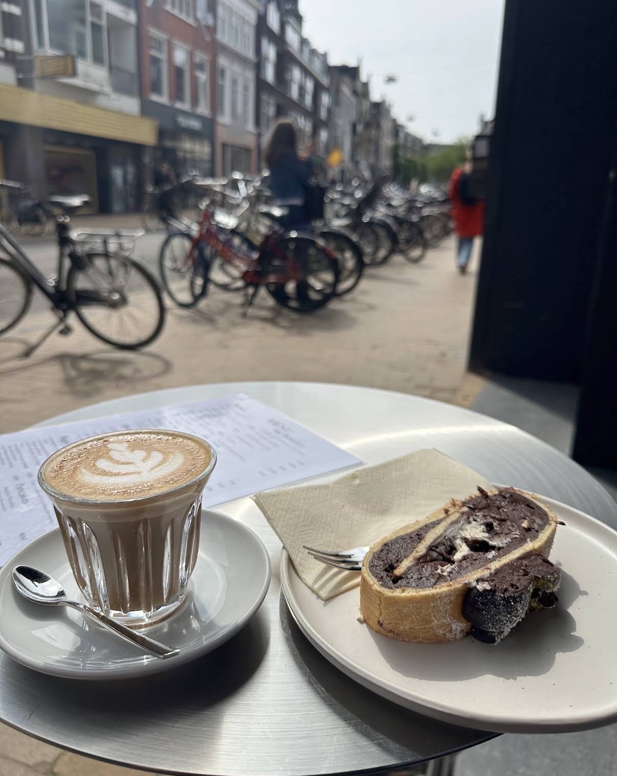 Cappuccino at the window onto Oude Ebbingestraat